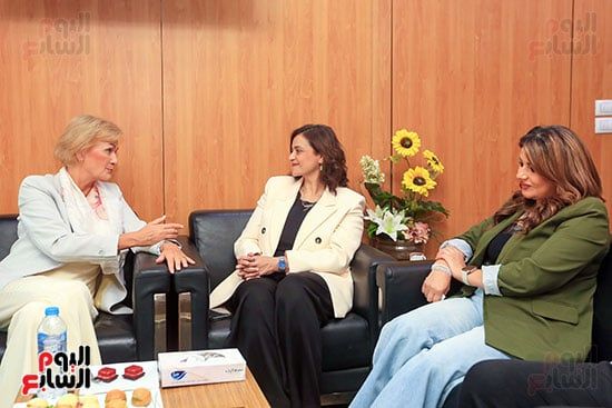 رئيسة بعثة الاتحاد الأوروبى تزور ”الخليج 365” وتشيد بدور الصحافة المصرية