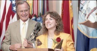 تكنولوجيا: قصة كريستا ماكوليف.. أول معلمة فى الفضاء ونهايتها المأساوية