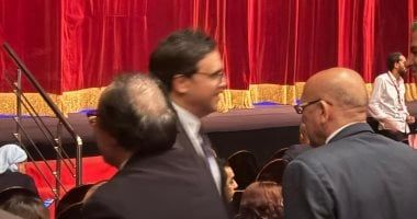 وزير الثقافة وأحمد المسلمانى وأنوشكا على السجادة الحمراء للمهرجان القومى للمسرح