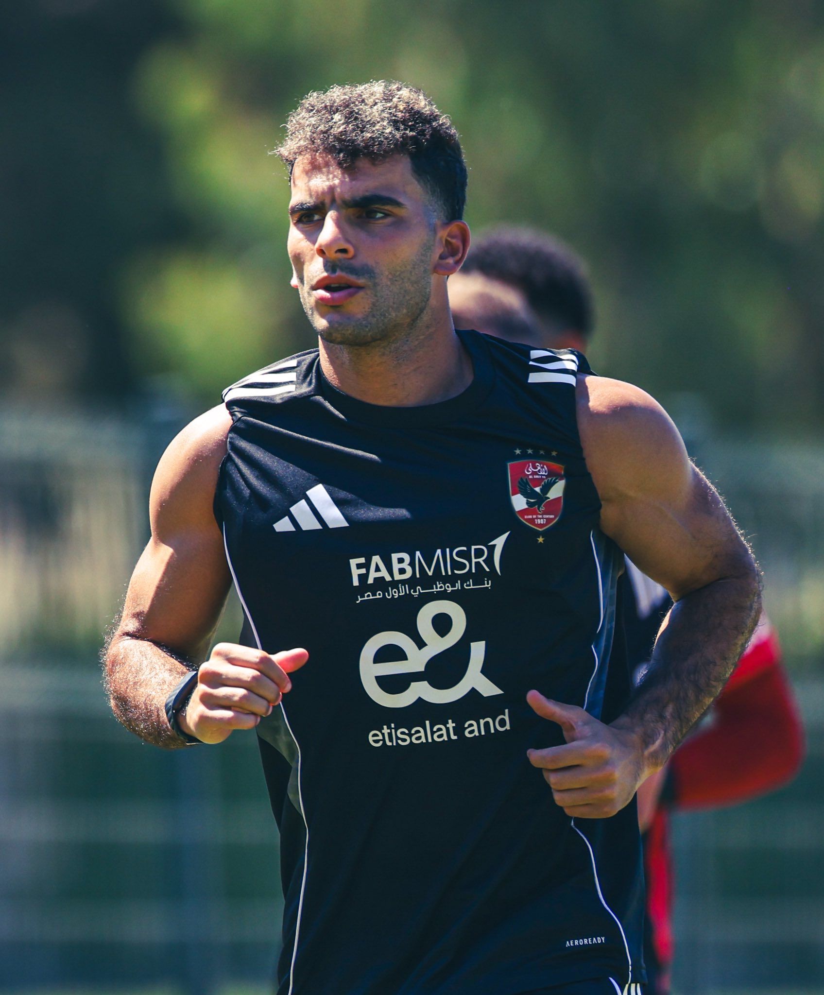 زيزو وبن شرقى وأحمد رضا.. شاهد عضلات نجوم الأهلى فى معسكر الإعداد