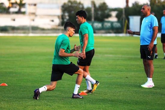 المصرى يخوص مرانه الأول بمدينة سوسة التونسية دون راحة.. صور