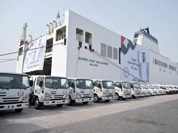 سفينة "خليفة الإنسانية" تغادر الإمارات محملة بـ 7166 طناً من المساعدات العاجلة إلى غزة