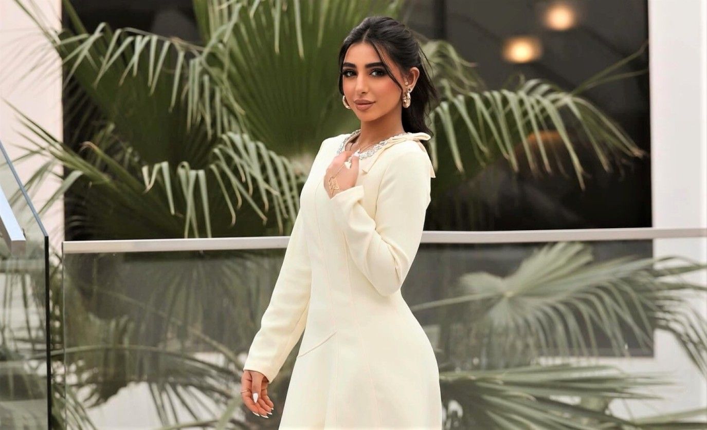 غرور صفر تواصل عروض مسرحية القبائل مع نخبة من النجوم