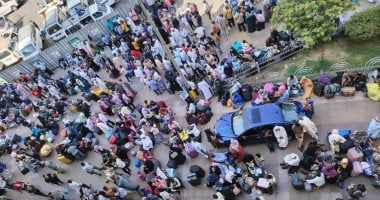 بدء توافد السودانيين على محطة مصر لاستقلال القطار المتجه لأسوان