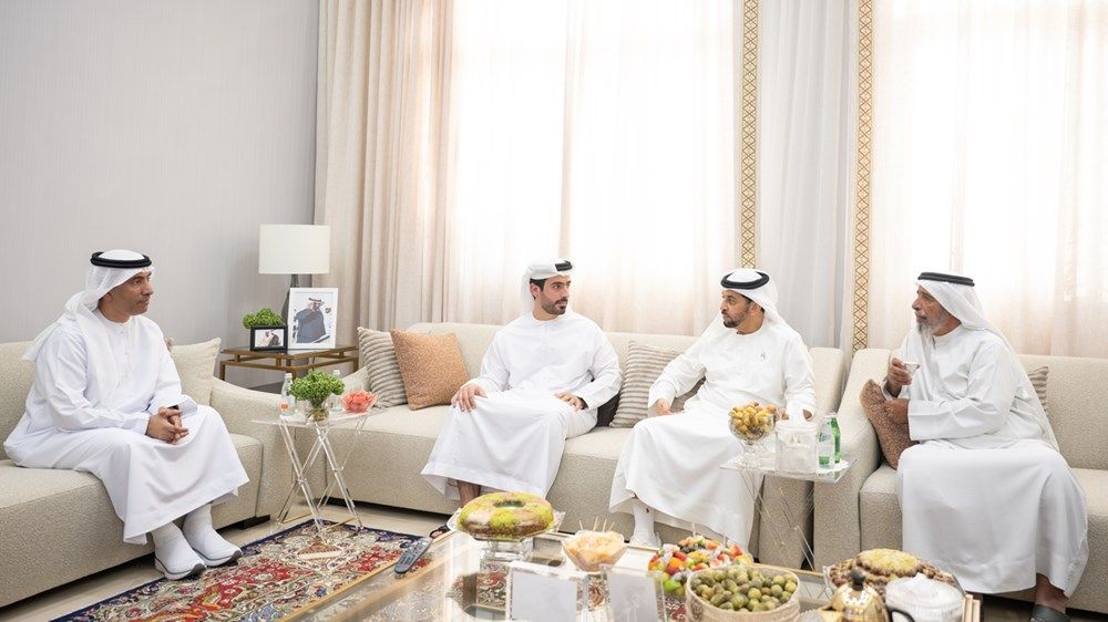 حمدان بن زايد يزور مجلس أم الأشطان ويلتقي المواطن مبارك المنصوري