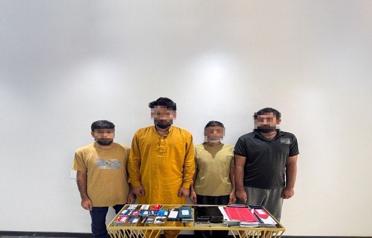 “عصابة استثمار وهمي” في قبضة شرطة دبي – صورة
