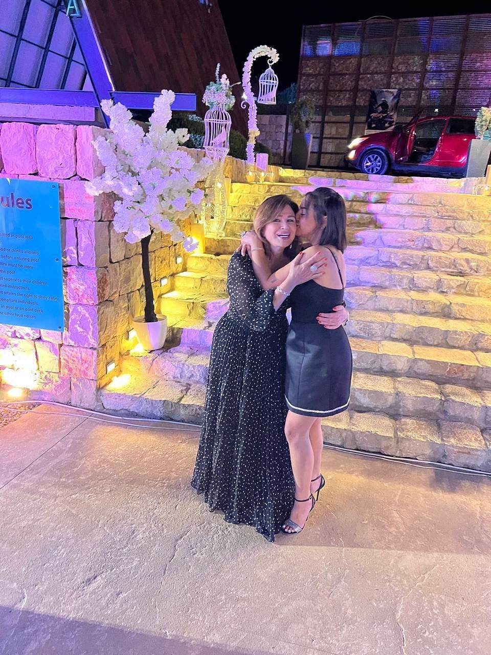 إلهام صفي الدين مع خالتها إلهام شاهين فى أحدث ظهور ضحك ولعب ورقص.. صور