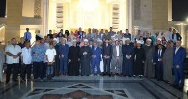 الأوقاف تقيم حفلا لتوزيع جهاز 300 عروس من كريمات موظفيها