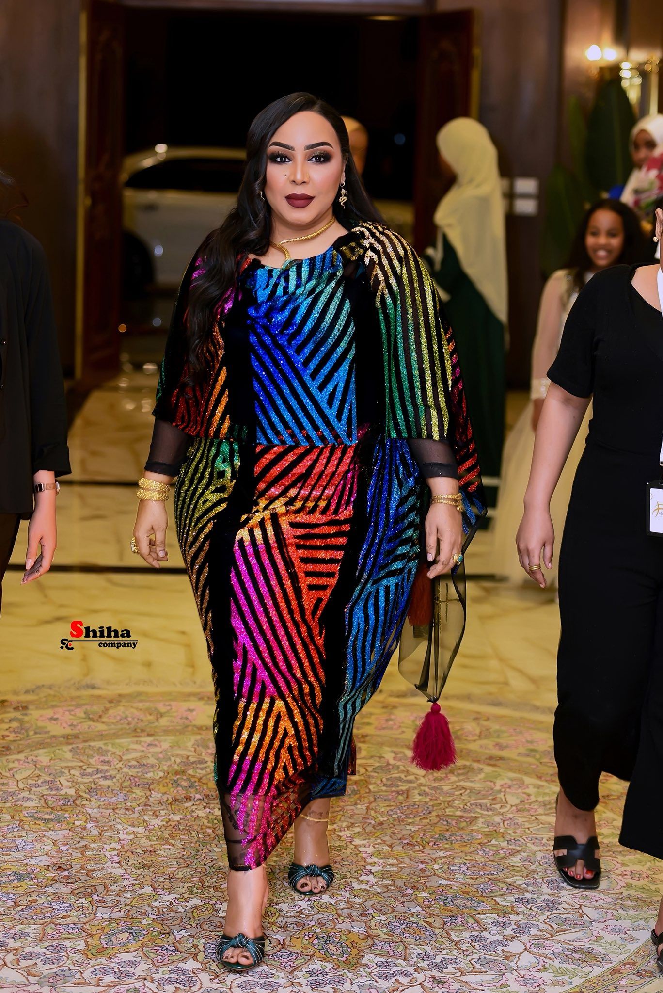 شاهد بالصور.. “يفرهد بكرة بستاني النضير”.. السلطانة هدى عربي تواصل خطف الأضواء على مواقع التواصل بإطلالة ساحرة