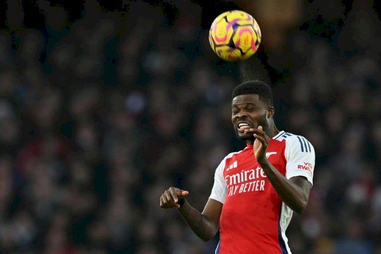 أرتيتا يدافع عن مقاربة أرسنال في قضية رحيل بارتي