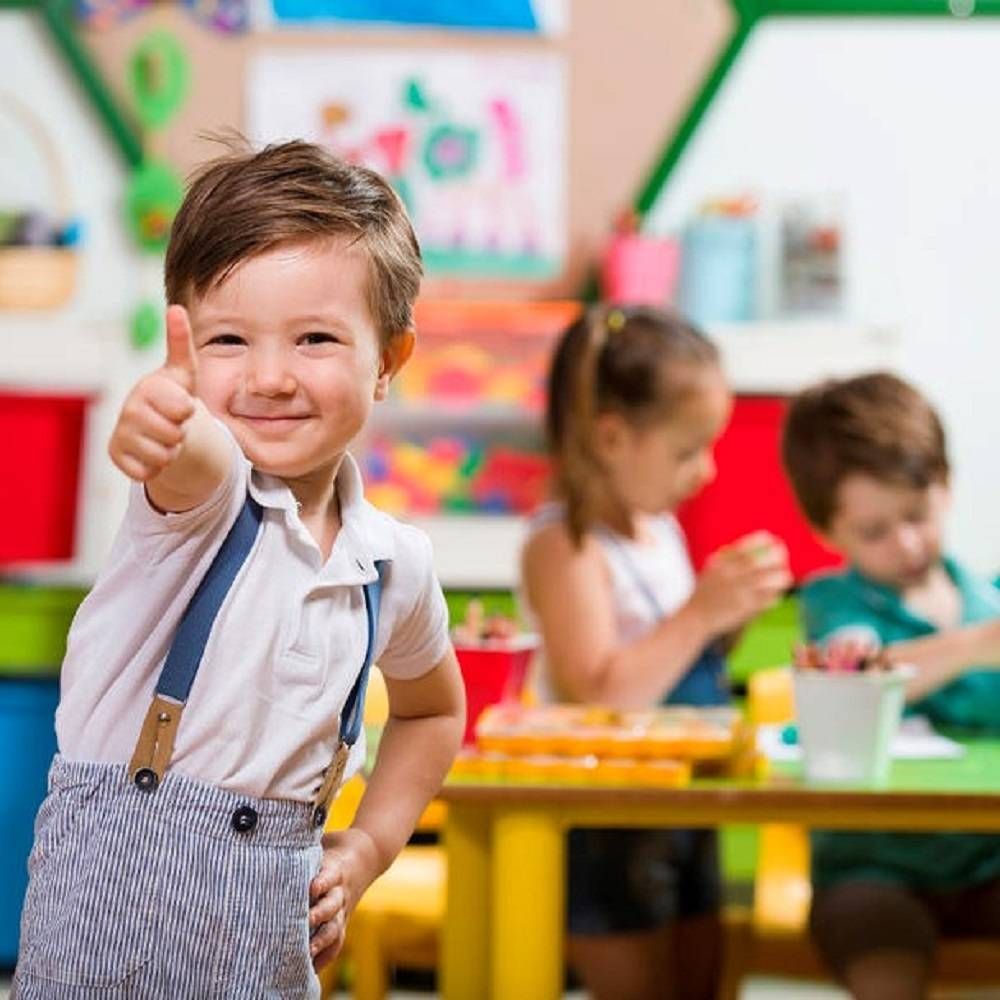 كيف تساعدين طفلك على تطوير مهارات التواصل الاجتماعي؟ إليكِ عشرات الطرق