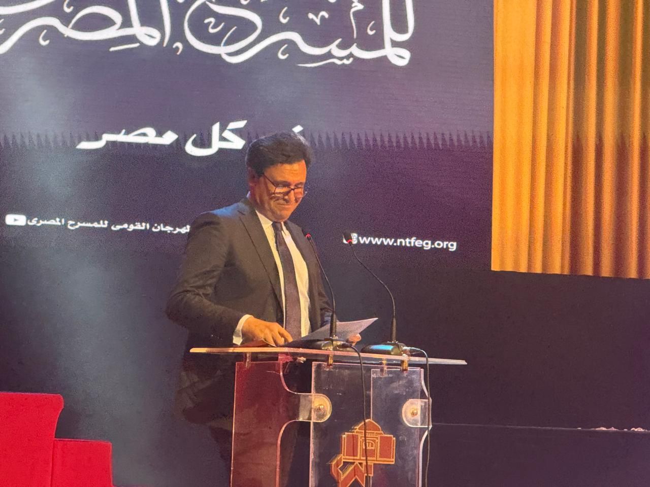 وزير الثقافة: المسرح حق أصيل لكل مواطن ونسأل الدعاء لسيدة المسرح العربى