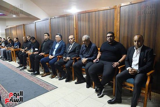 نجوم الرياضة يقدمون واجب العزاء فى ميمى عبد الرازق.. صور