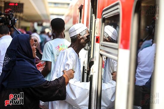 شكرا مصر.. رسائل شكر من السودانيين خلال رحلة العودة إلى بلادهم.. صور