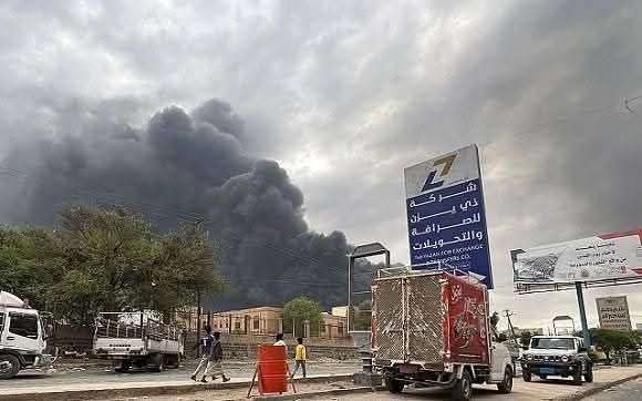 صورة اولية للغارات التي استهدفت ميناء الحديدة اليوم