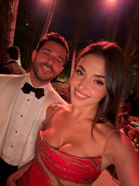 بالصور- هاندا أرتشيل وحبيبها في بيروت… الحبّ والأناقة في مشهد واحد