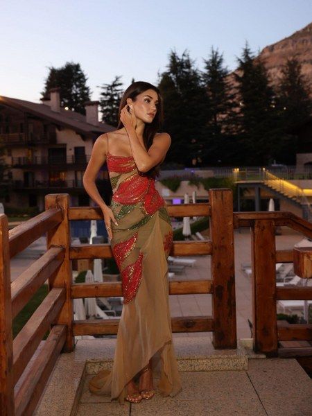 بالصور- هاندا أرتشيل وحبيبها في بيروت… الحبّ والأناقة في مشهد واحد