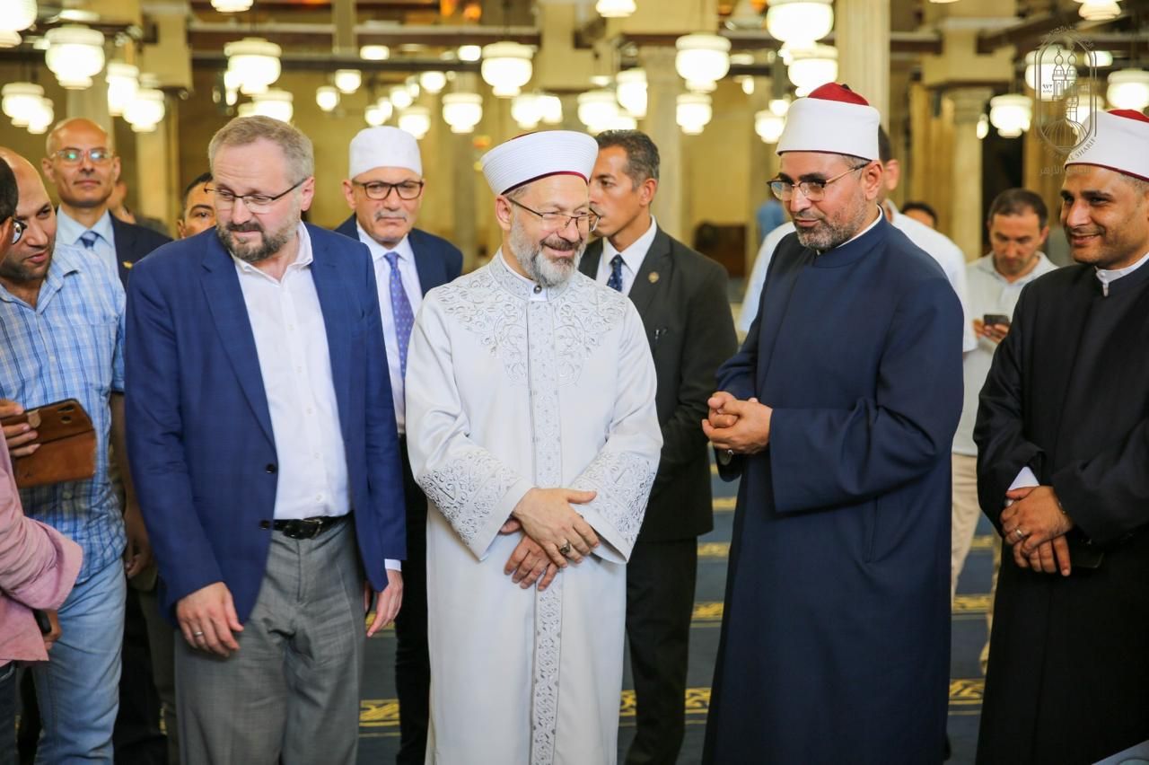 رئيس الشئون الدينية التركي يزور الجامع الأزهر.. صور