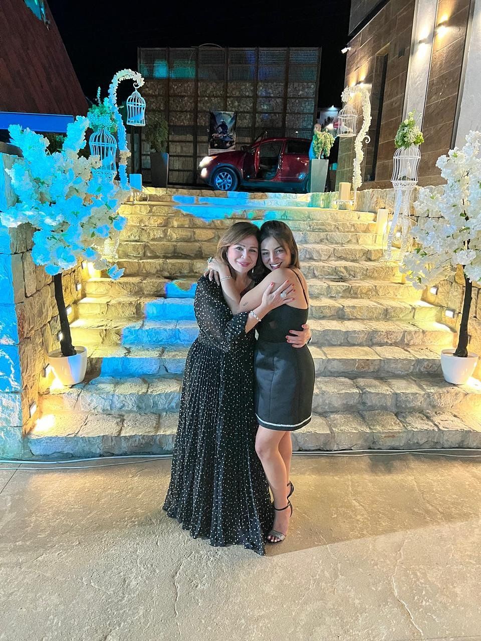 إلهام صفي الدين مع خالتها إلهام شاهين فى أحدث ظهور ضحك ولعب ورقص.. صور