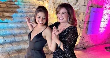 إلهام صفي الدين مع خالتها إلهام شاهين فى أحدث ظهور ضحك ولعب ورقص.. صور