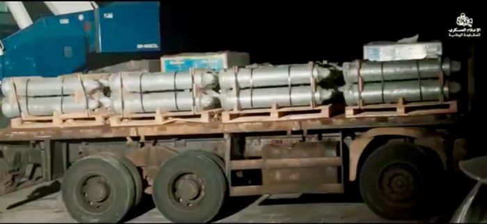 تفاصيل خطيرة...خالد سلمان يكشف المصدر الحقيقي للأسلحة التي تم ضبطها في البحر الأحمر "بيان"