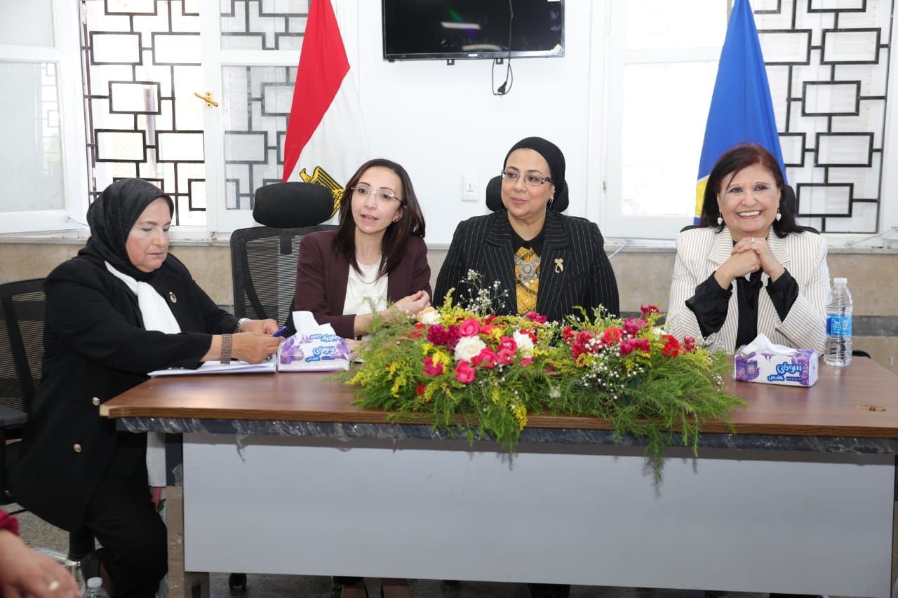 رئيس المجلس القومى للمرأة ومحافظ البحيرة تتفقدان مجمع خدمات المواطنين بزاوية صقر