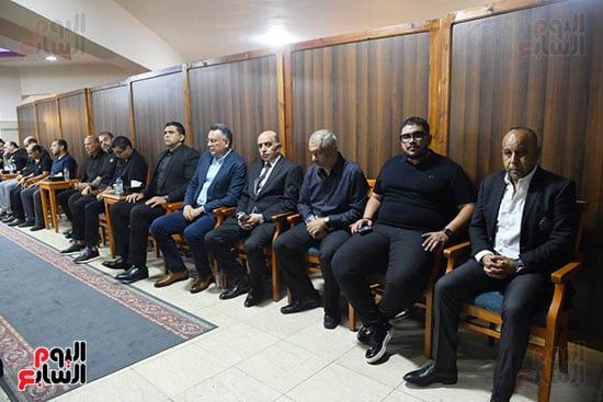نجوم الرياضة يقدمون واجب العزاء فى ميمى عبد الرازق.. صور