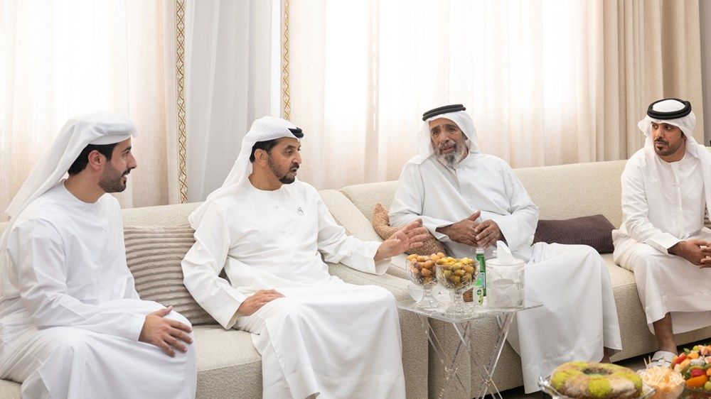 حمدان بن زايد يزور مجلس أم الأشطان ويلتقي المواطن مبارك المنصوري
