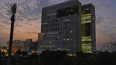 نصف مليون دينار! الكويت: الحبس 7 سنوات لـ3 مصريين في قضية التلاعب بفواتير الكهرباء والماء