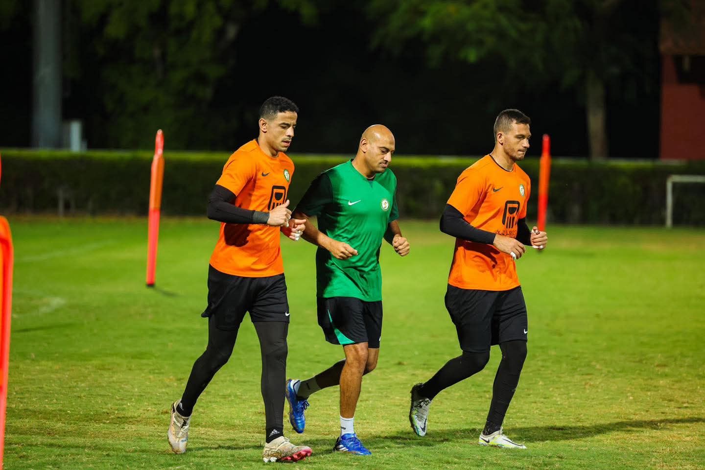 تدريبات تخصصية للاعبى البنك الأهلى بمعسكر برج العرب.. صور