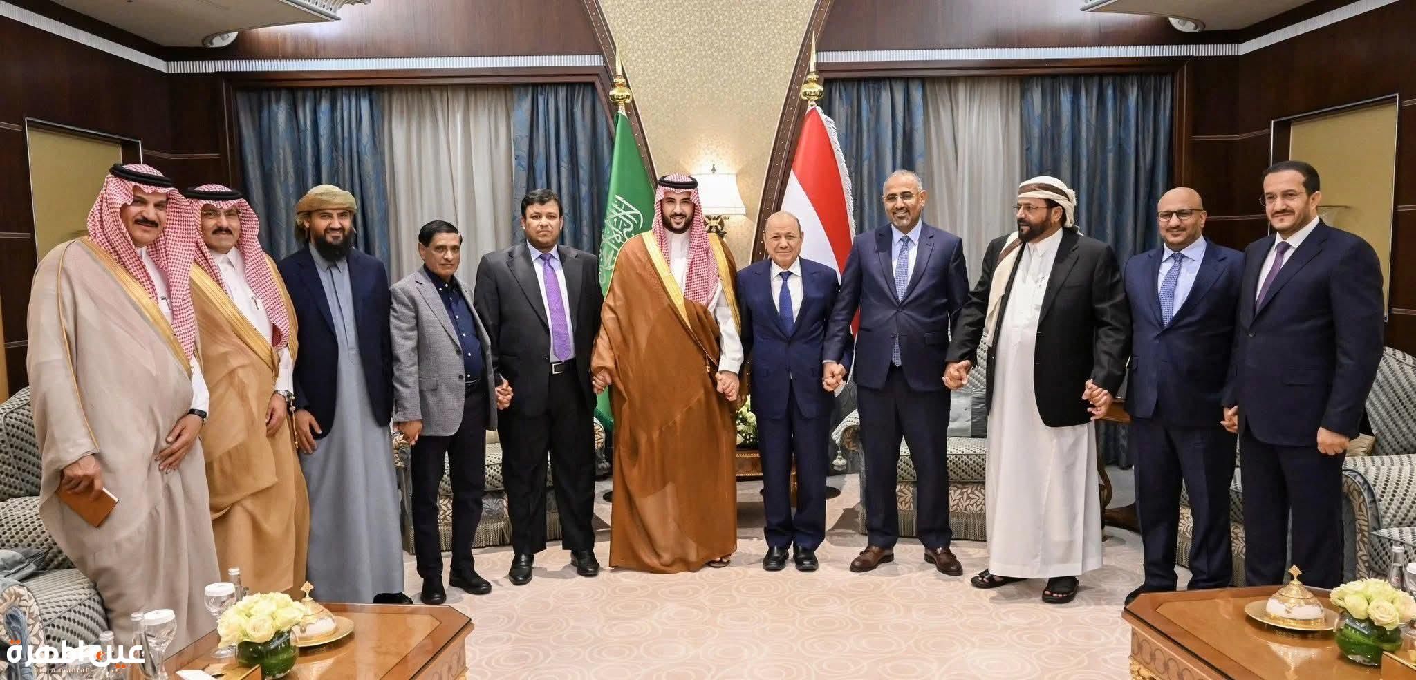 تقرير دولي يؤكد فشل المجلس الرئاسي اليمني ويدعو لتبنّي نموذج فيدرالي جديد