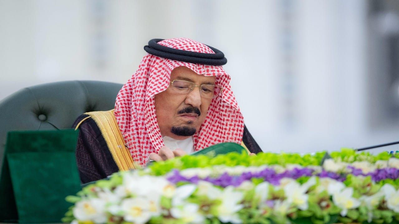 خادم الحرمين الشريفين يرأس جلسة مجلس الوزراء.. فيديو