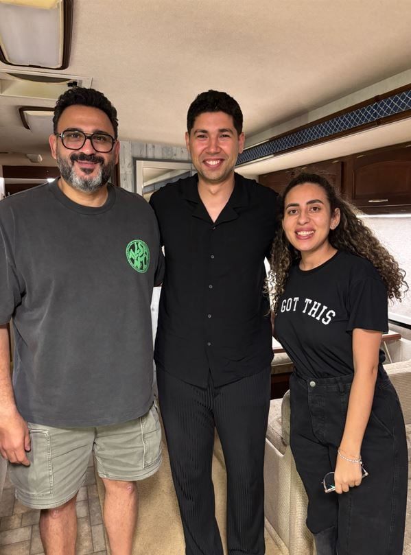 مؤلف أغنية قررنا نحن الآتى: سعيد بالتعاون مع أكرم حسنى وأشكر منة القيعى