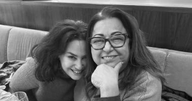 هند صبرى تنعى والدتها برسالة مؤثرة: ماتت أمى وتوقف الوقت