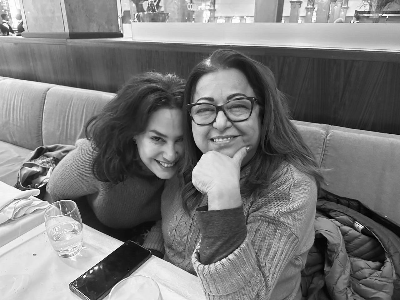 رحيل لا يُحتمل… هند صبري تودّع والدتها بكلمات تفيض وجعًا وحنينًا