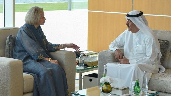 حاكم أم القيوين يستقبل سفيرة الولايات المتحدة