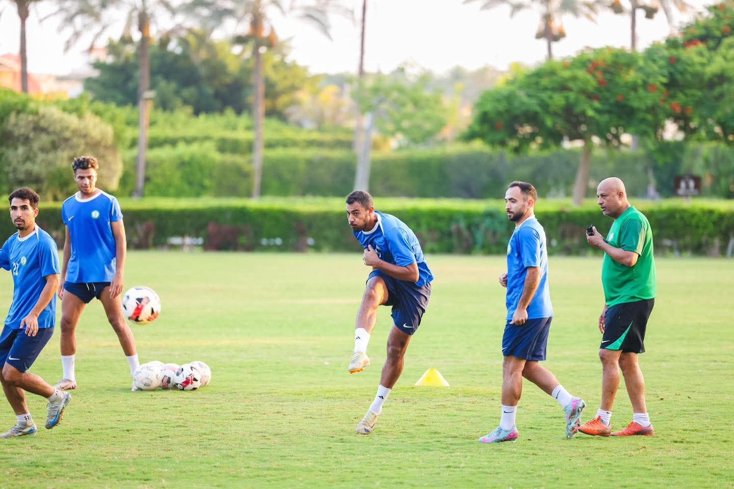 تدريبات تخصصية للاعبى البنك الأهلى بمعسكر برج العرب.. صور