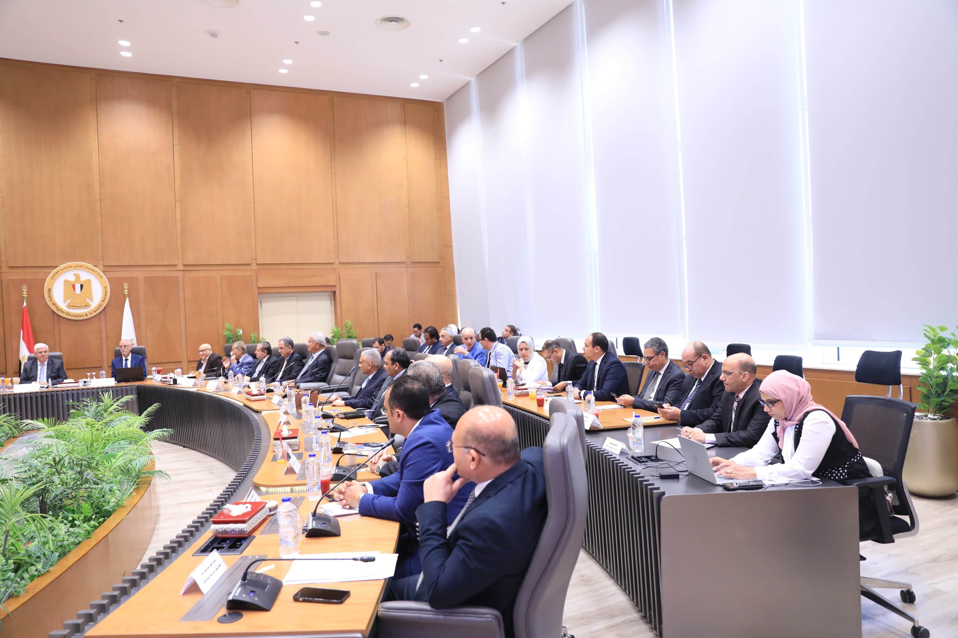 وزارة التعليم العالى: استمرار العمل بقواعد قبول الطلاب بالجامعات الأهلية
