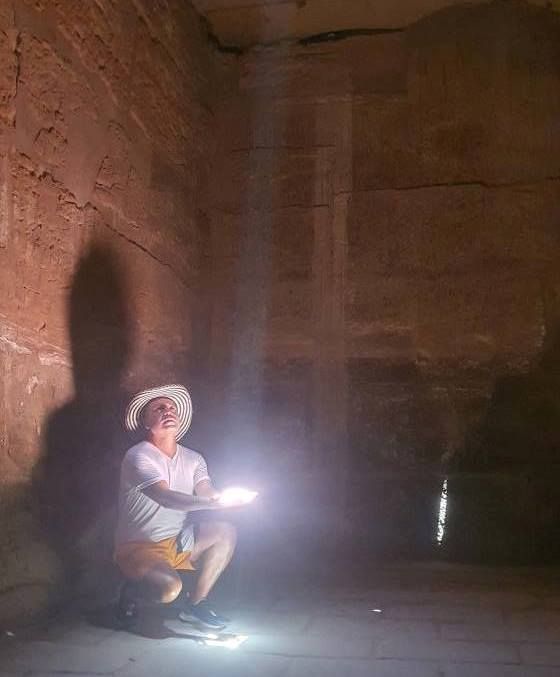 العائلات الأجنبية تستمتع بزيارة المعالم الأثرية والسياحية بالأقصر.. صور