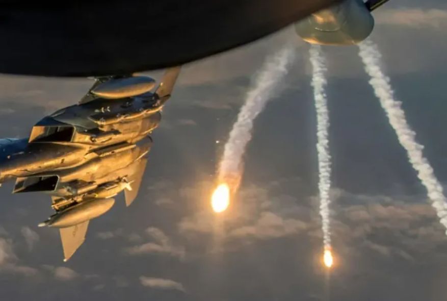 بالتفاصيل.. كيف دمرت الغارات الأمريكية مخازن أموال الحوثيين في صعدة؟