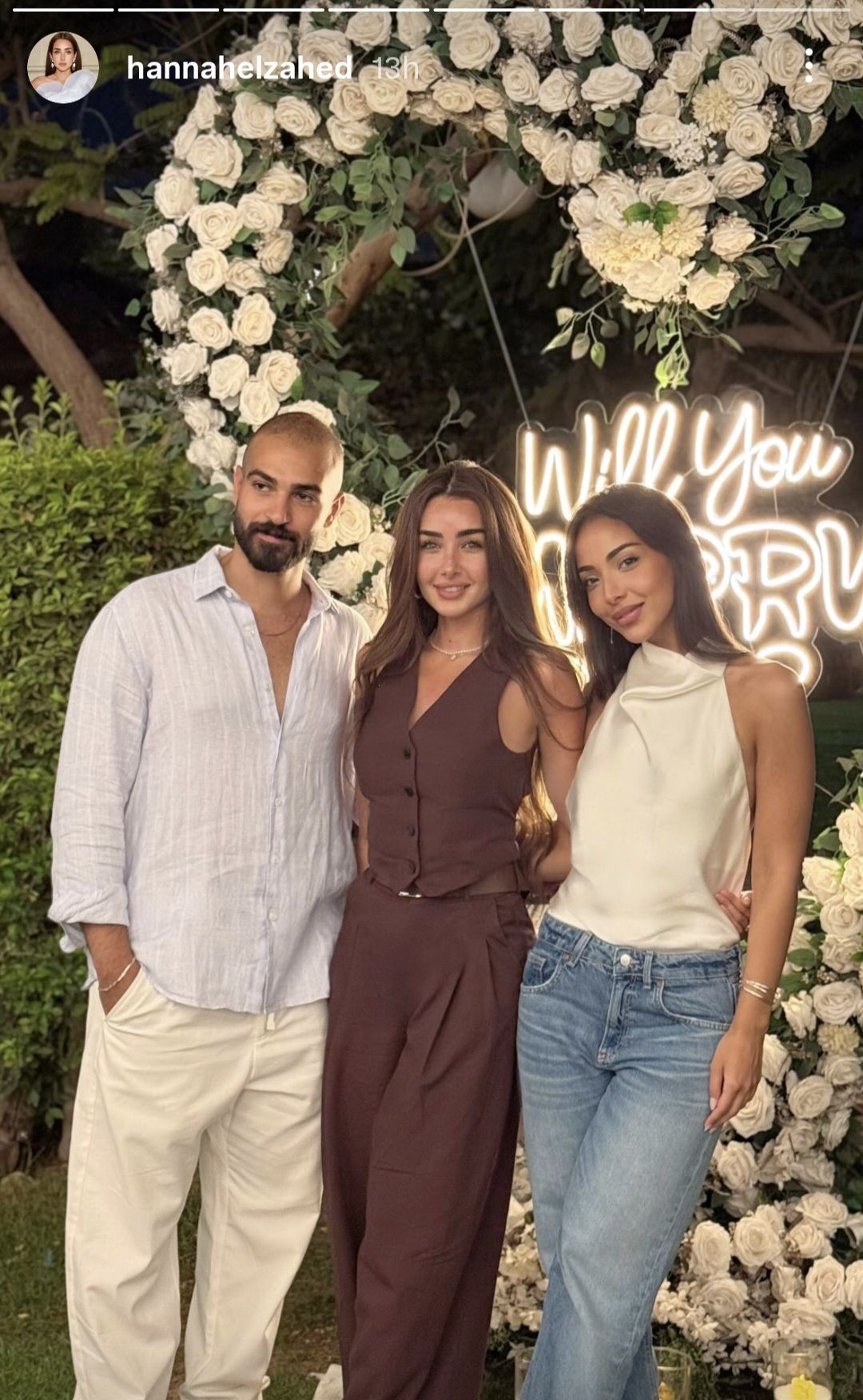 بالصورة- دموع الفرح تسبق الكلمات… هنا الزّاهد تحتفل بخطوبة شقيقتها