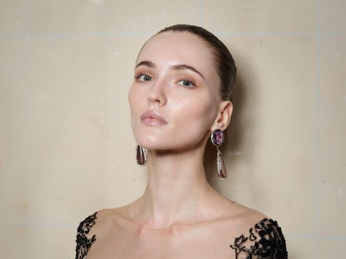 طريقة تطبيق مكياج ترابي ناعم يجعلكِ متألّقةً في الأوقات كافة