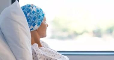 5 طرق تساعدك على دعم مريض السرطان نفسيا