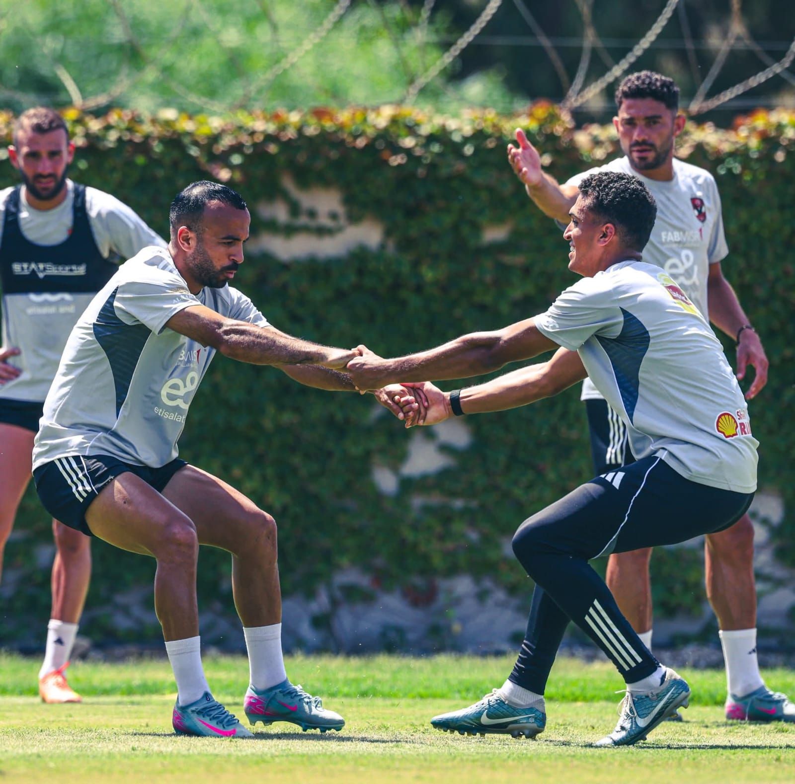 ريبيرو يركز على التدريبات البدنية في مران الأهلي الصباحي بتونس.. صور