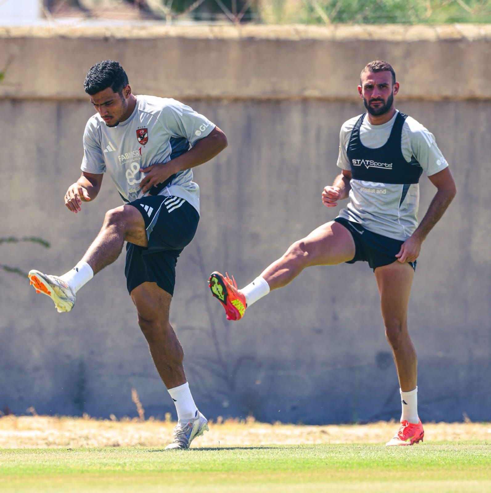 ريبيرو يركز على التدريبات البدنية في مران الأهلي الصباحي بتونس.. صور