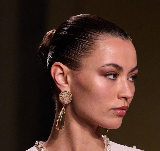 طريقة تطبيق مكياج ترابي ناعم يجعلكِ متألّقةً في الأوقات كافة