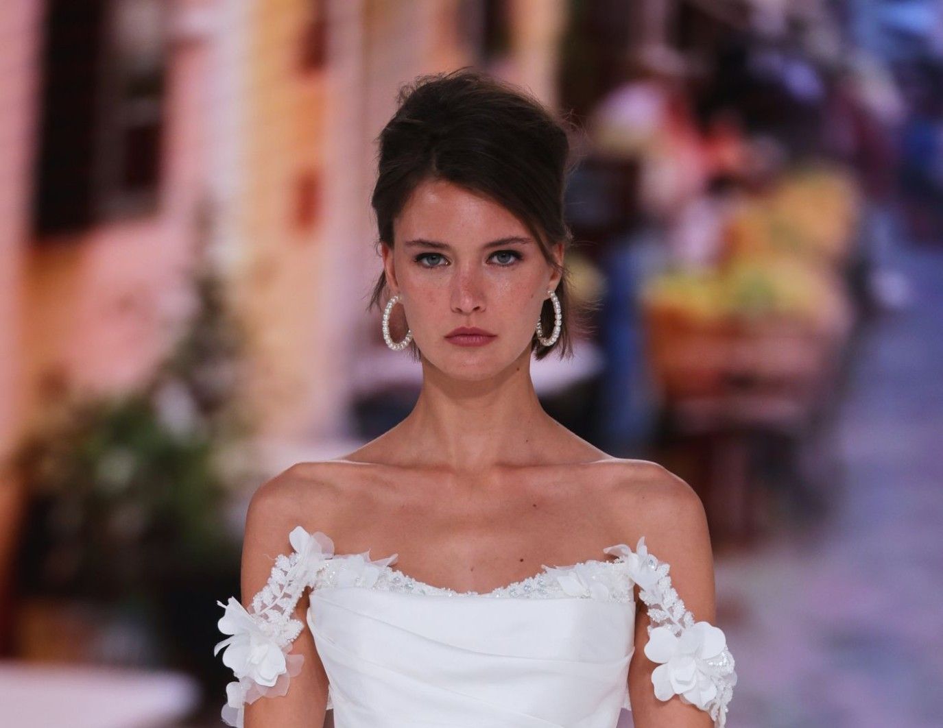 تطبيق مكياج مناسب للعروس في البيت بالخطوات.. مظهر احترافي من دون خبير تجميل