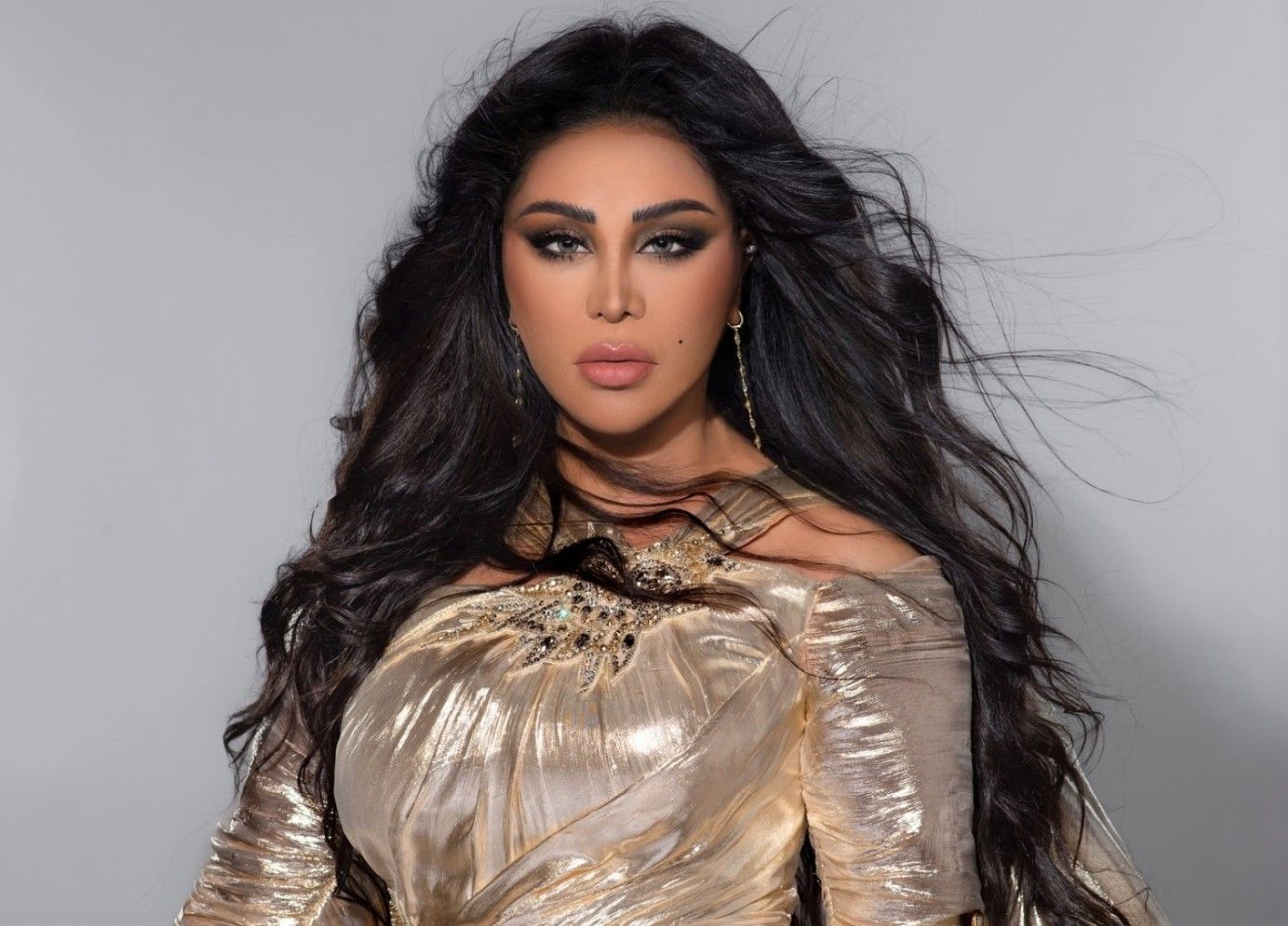 أحلام تشوّق جمهورها لحفلها بمهرجان جرش وتطلب منهم اختيار الأغاني