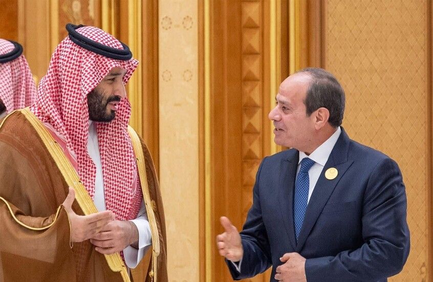 مصر تفاجئ الجميع وتعلق بشكل رسمي على توتر العلاقات مع السعودية