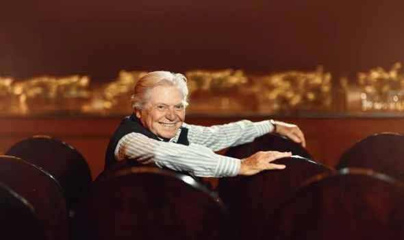 حسين فهمي يشارك في الدورة الثانية من جوائز الباندا الذهبية بالصين